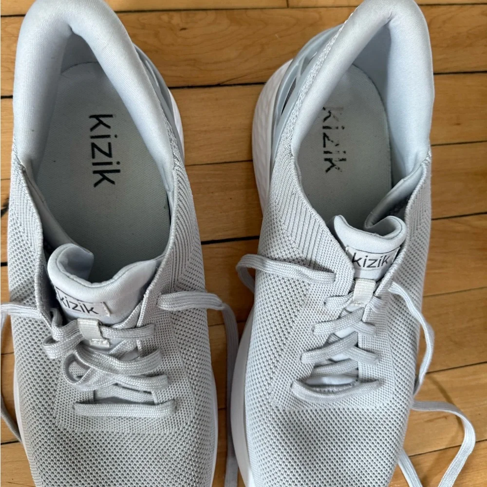 Kizik shoes in light grey wide‎ width